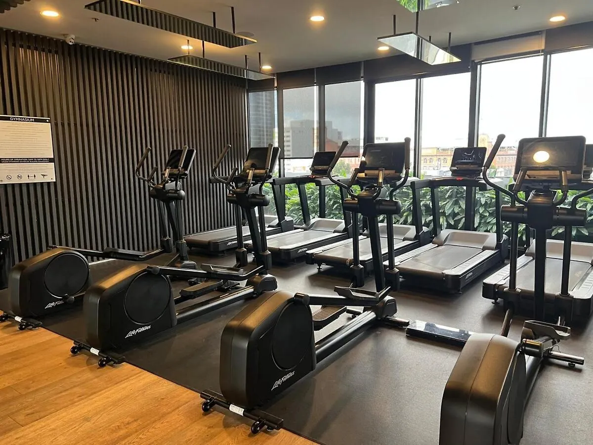 בריסביין Entire Flat W Infinity Pool And 5M Walk To Fort Valley Station 0*,  אוסטרליה
