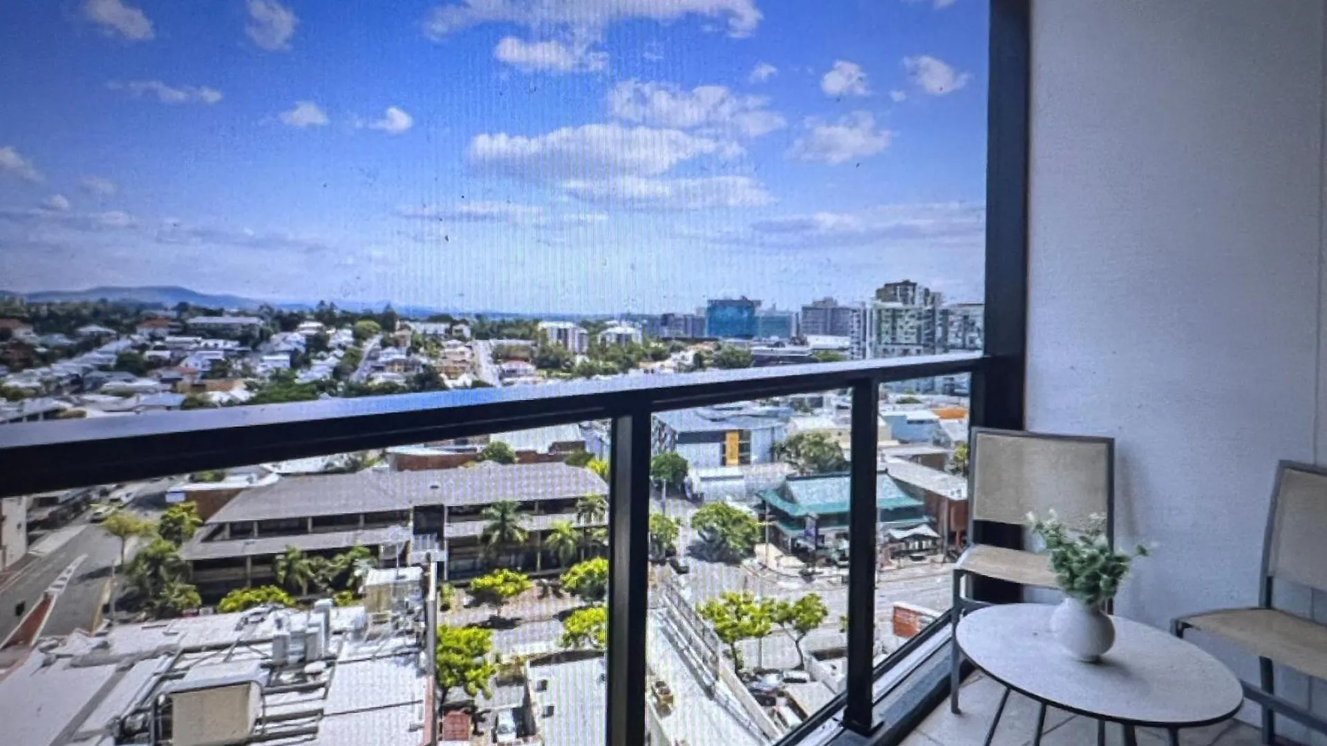 בריסביין Entire Flat W Infinity Pool And 5M Walk To Fort Valley Station 0*,