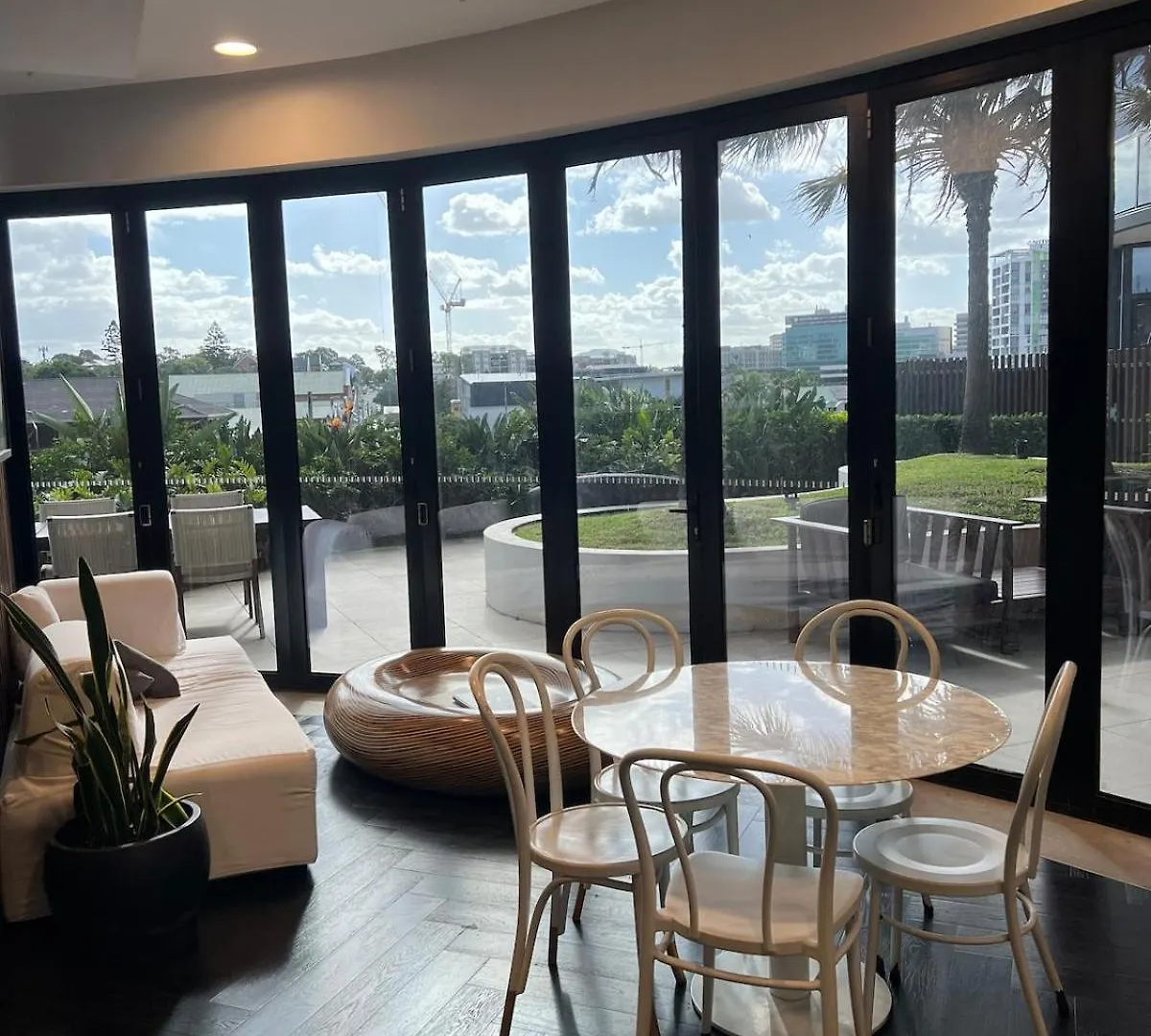 Apartmán Entire Flat W Infinity Pool And 5M Walk To Fort Valley Station Brisbane